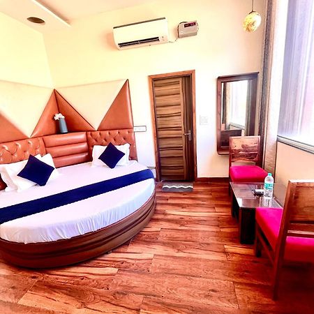 Hotel Woodcrest Zirakpur Chandigarh- Best Family Hotel - Luxurious Rooms - Unit Of Sidham Group Extérieur photo