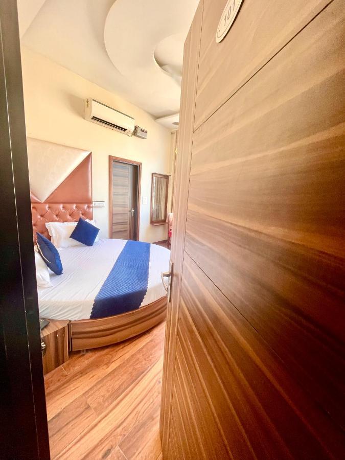 Hotel Woodcrest Zirakpur Chandigarh- Best Family Hotel - Luxurious Rooms - Unit Of Sidham Group Extérieur photo