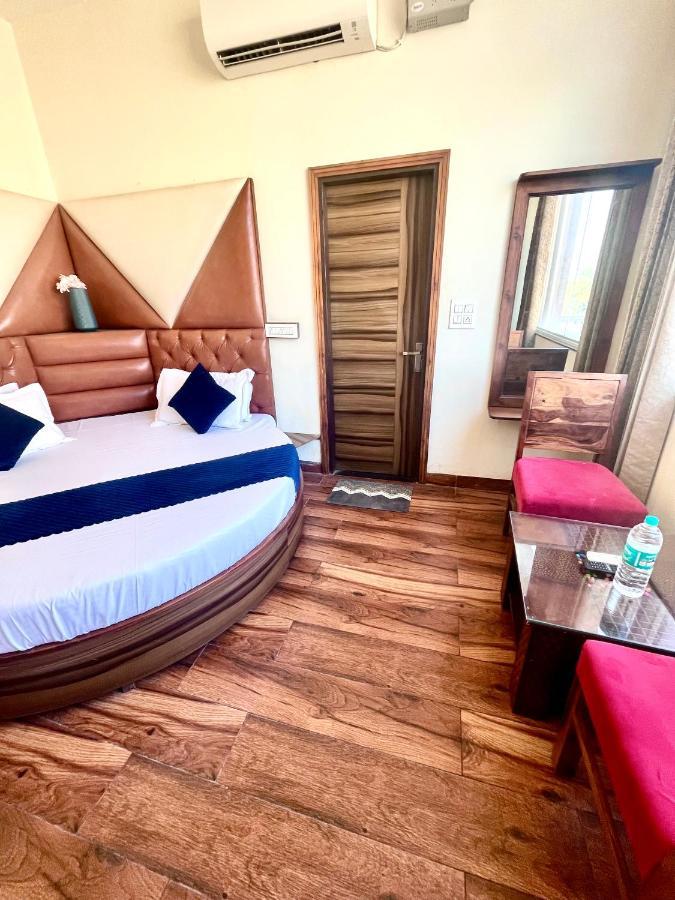 Hotel Woodcrest Zirakpur Chandigarh- Best Family Hotel - Luxurious Rooms - Unit Of Sidham Group Extérieur photo