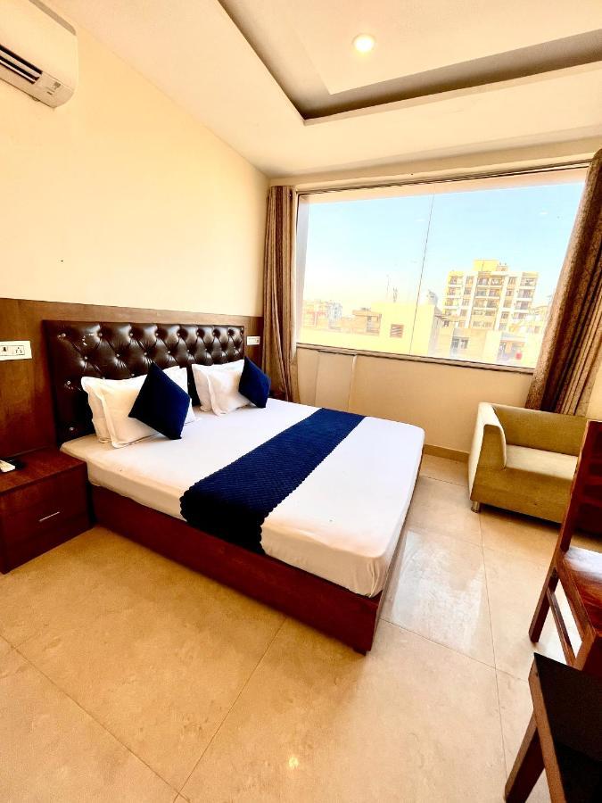 Hotel Woodcrest Zirakpur Chandigarh- Best Family Hotel - Luxurious Rooms - Unit Of Sidham Group Extérieur photo