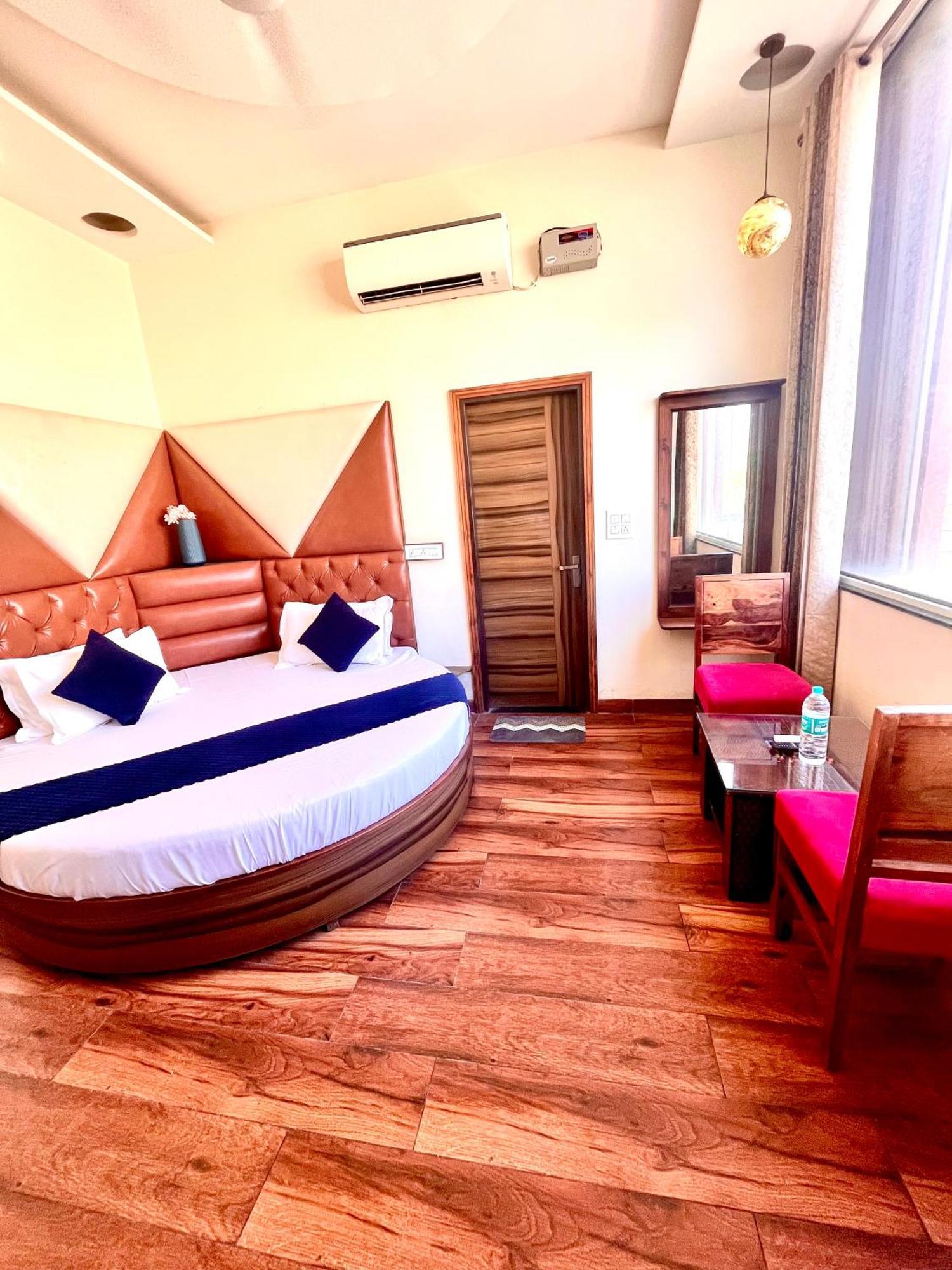 Hotel Woodcrest Zirakpur Chandigarh- Best Family Hotel - Luxurious Rooms - Unit Of Sidham Group Extérieur photo
