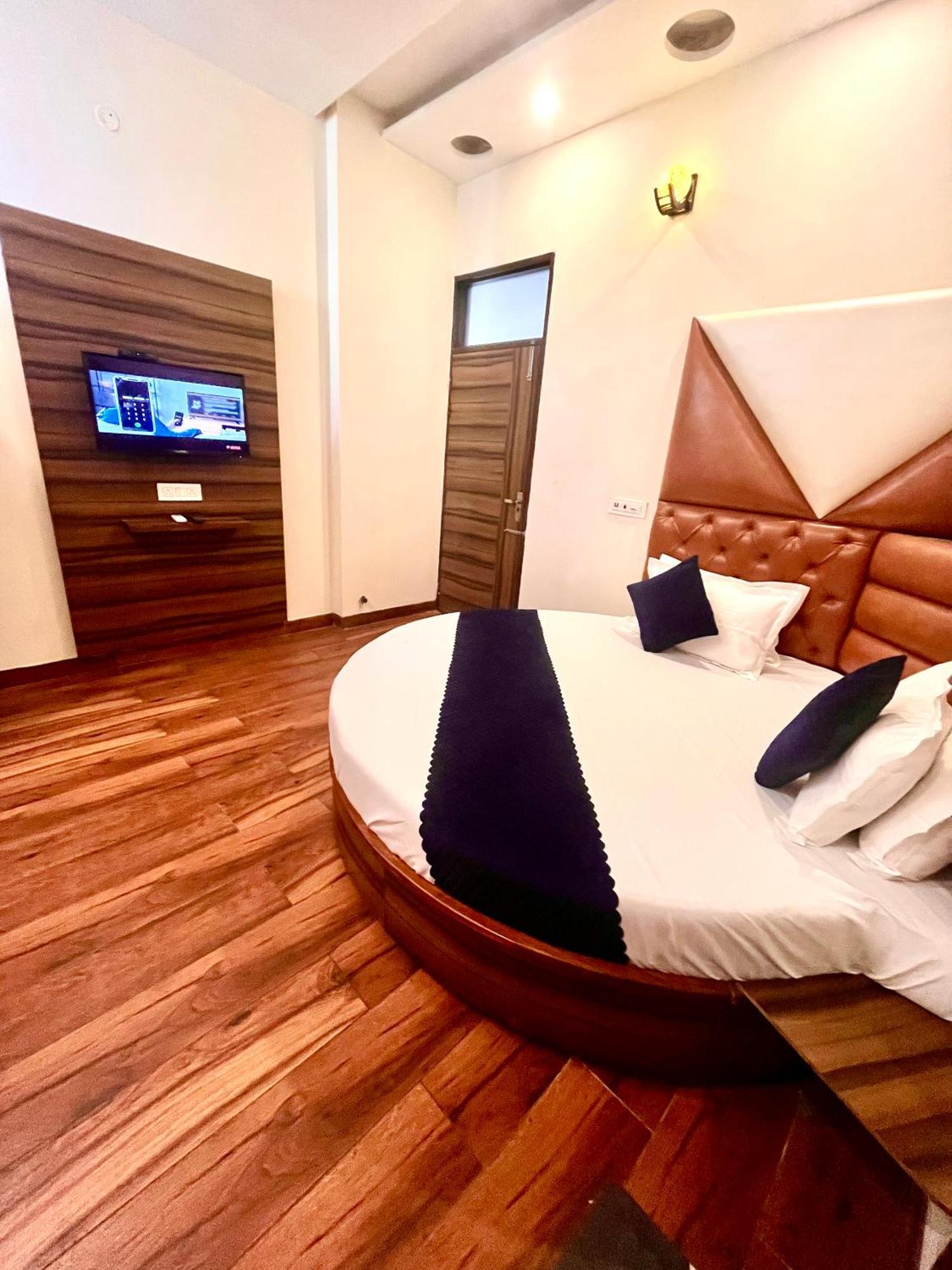 Hotel Woodcrest Zirakpur Chandigarh- Best Family Hotel - Luxurious Rooms - Unit Of Sidham Group Extérieur photo