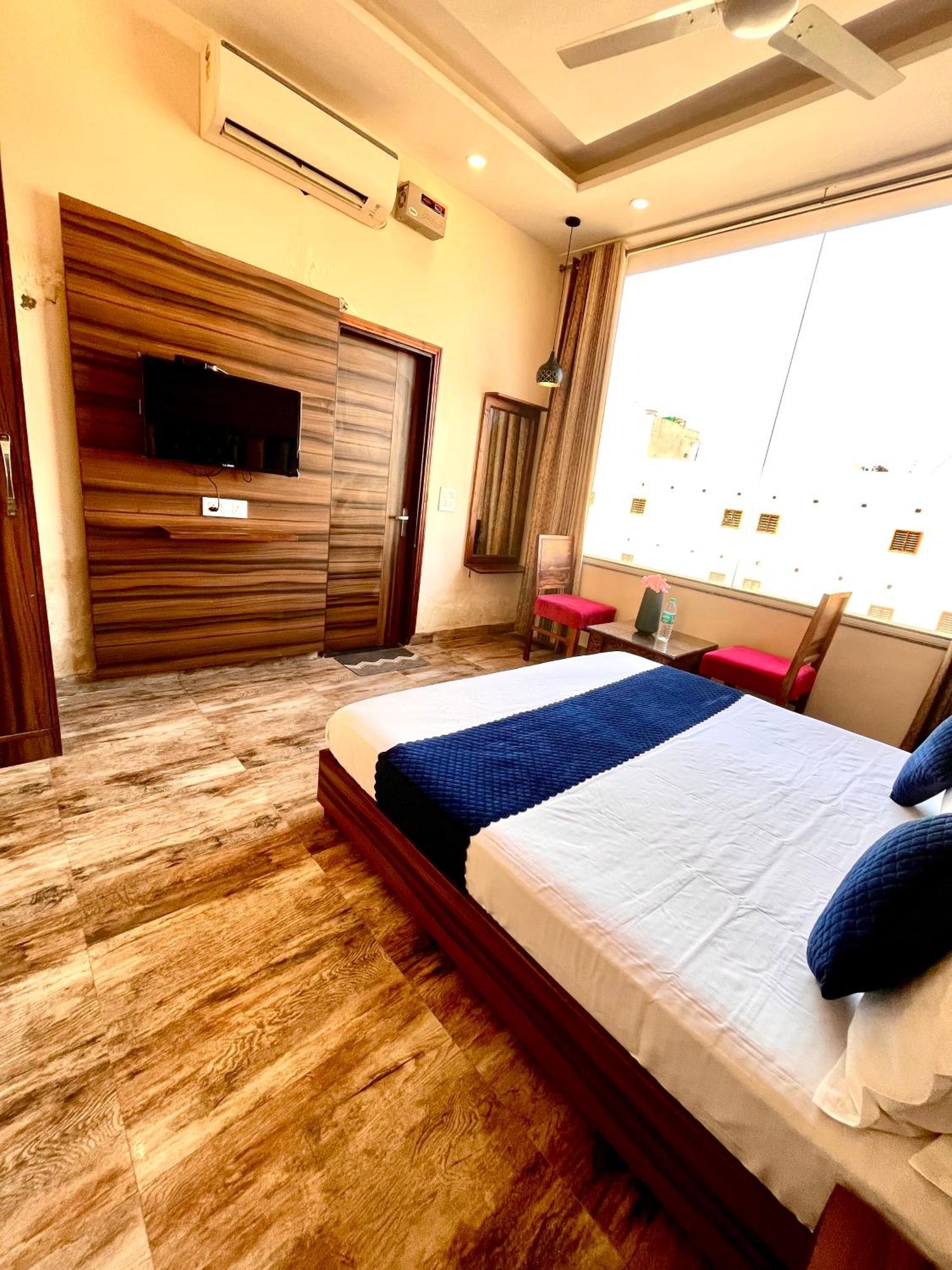 Hotel Woodcrest Zirakpur Chandigarh- Best Family Hotel - Luxurious Rooms - Unit Of Sidham Group Extérieur photo