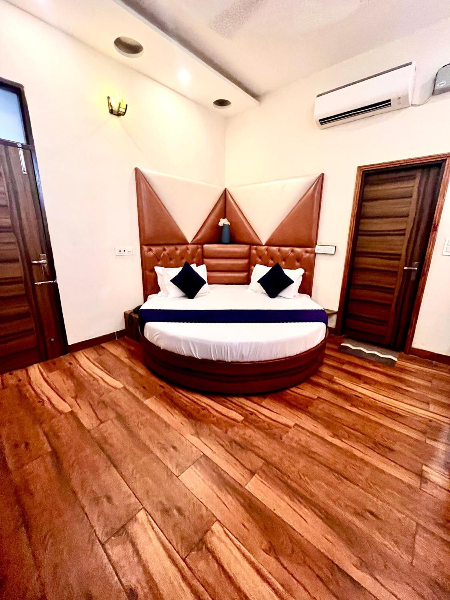 Hotel Woodcrest Zirakpur Chandigarh- Best Family Hotel - Luxurious Rooms - Unit Of Sidham Group Extérieur photo