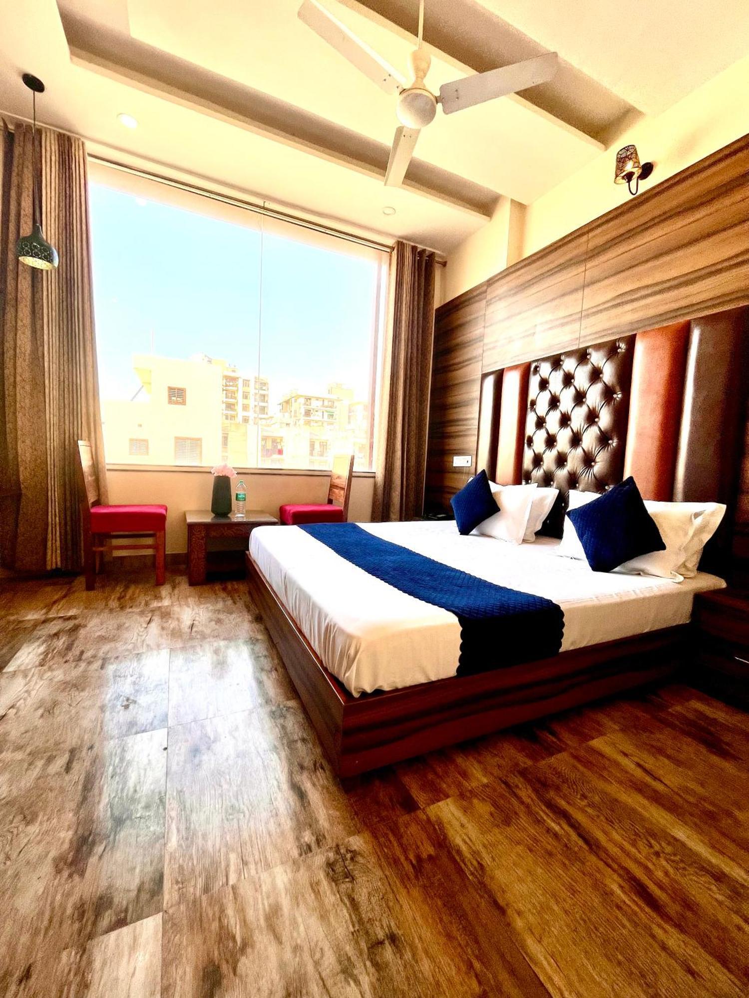 Hotel Woodcrest Zirakpur Chandigarh- Best Family Hotel - Luxurious Rooms - Unit Of Sidham Group Extérieur photo